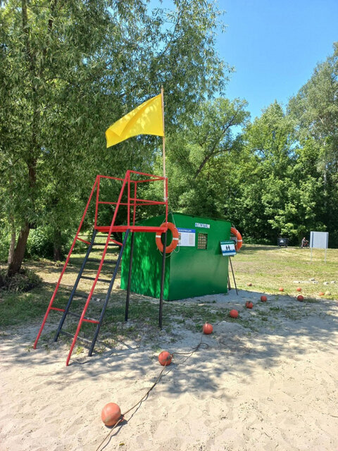    На всех официальных пляжах дежурят спасатели