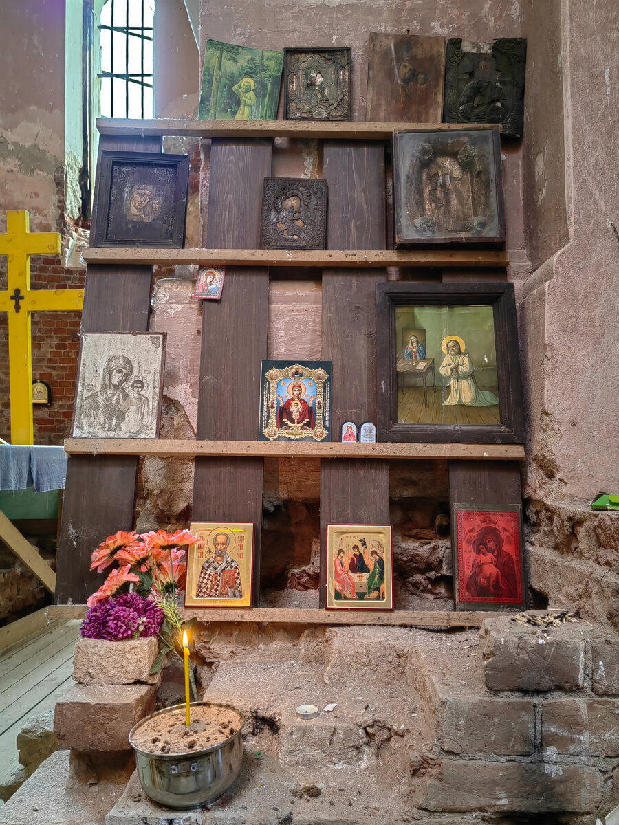 Троица в храме