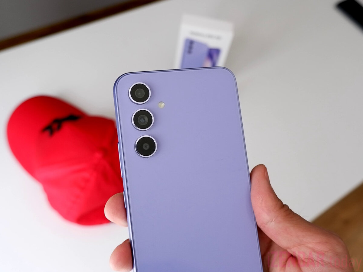 Samsung Galaxy A54 или Google Pixel 6a: выбираем лучший смартфон до 30 000  рублей! | iZENDAR | Дзен