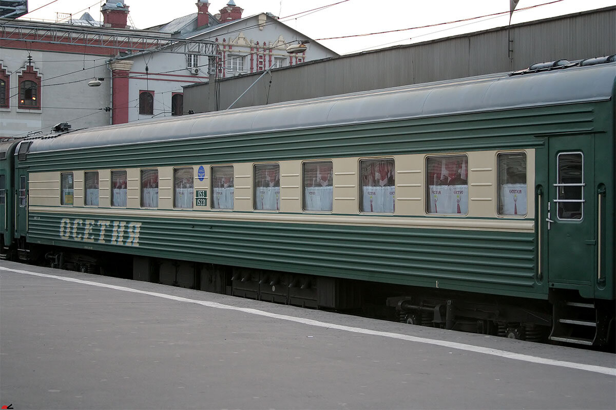 Поезд владикавказ москва следование. Вагон ТВЗ 61-820. ТВЗ поезд вагон 61-820. Поезд Москва Владикавказ. Вагон ТВЗ 61-817.