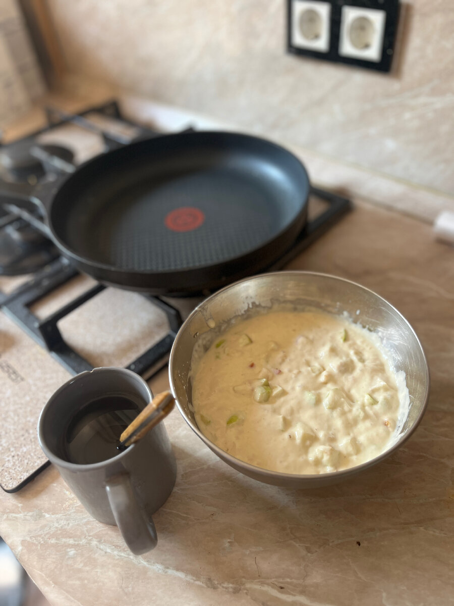 Весло в воде и тем веслом бери с смеси оладушку