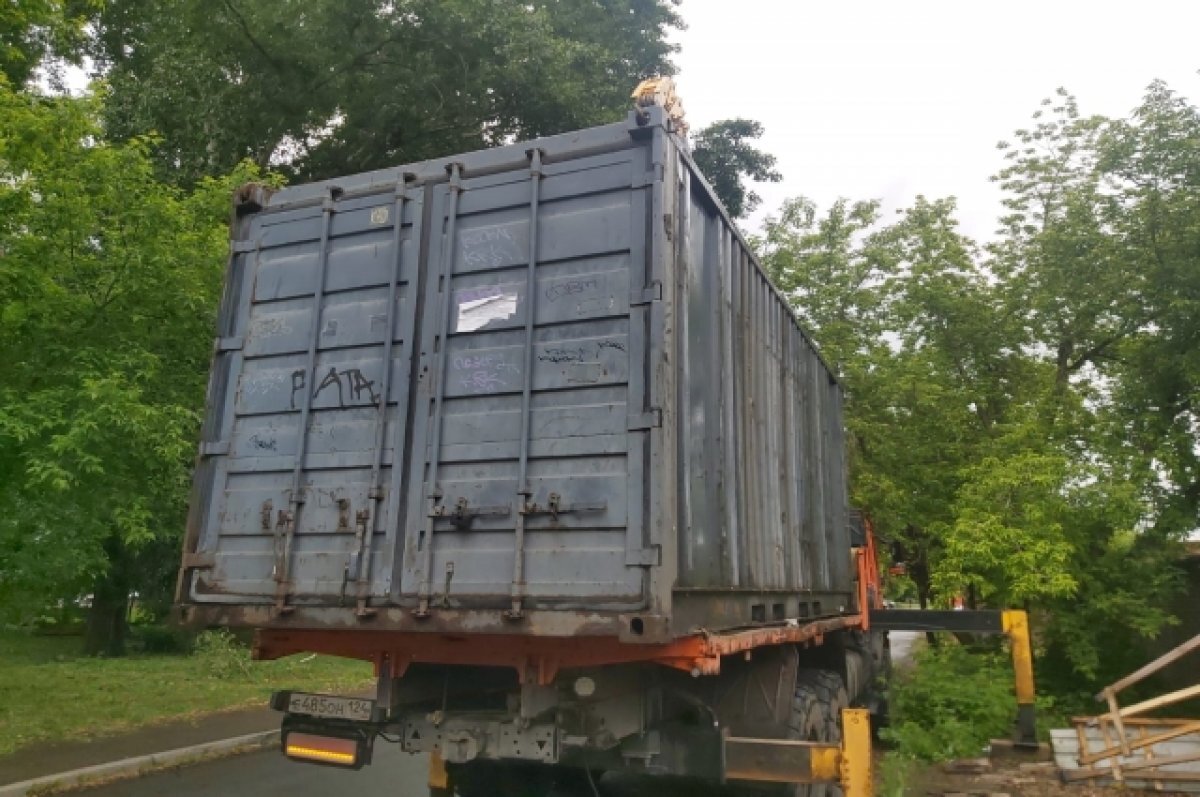    В Свердловском районе Красноярска снесли 50 незаконных построек