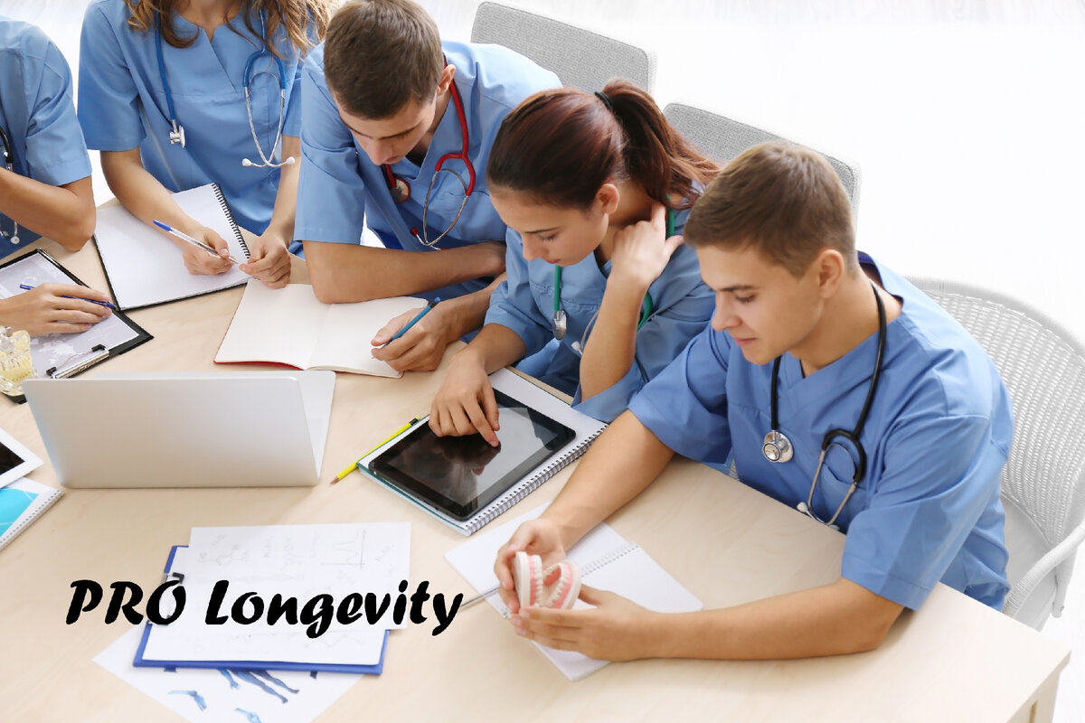 Студенты-медики.