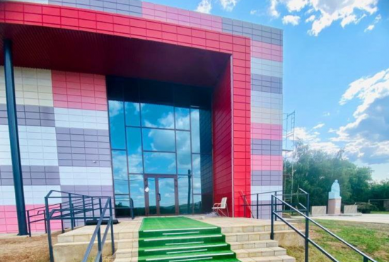    В Новосергиевском районе после капремонта открылся культурный центр Кристина Просвиркина