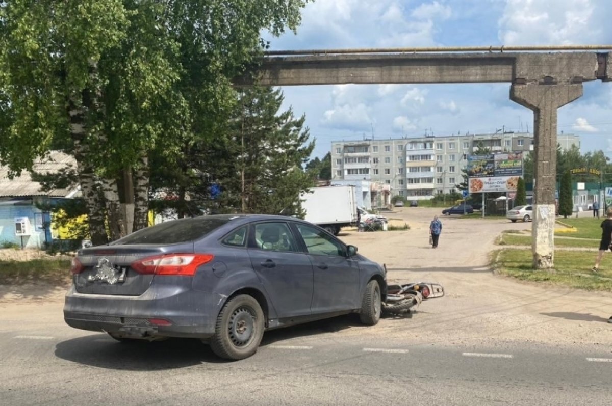    Два человека пострадали при столкновении Ford и мопеда в Тверской области