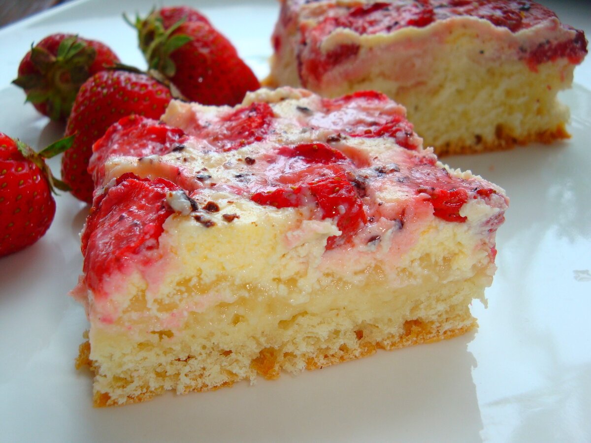 Клубничная шарлотка с творогом