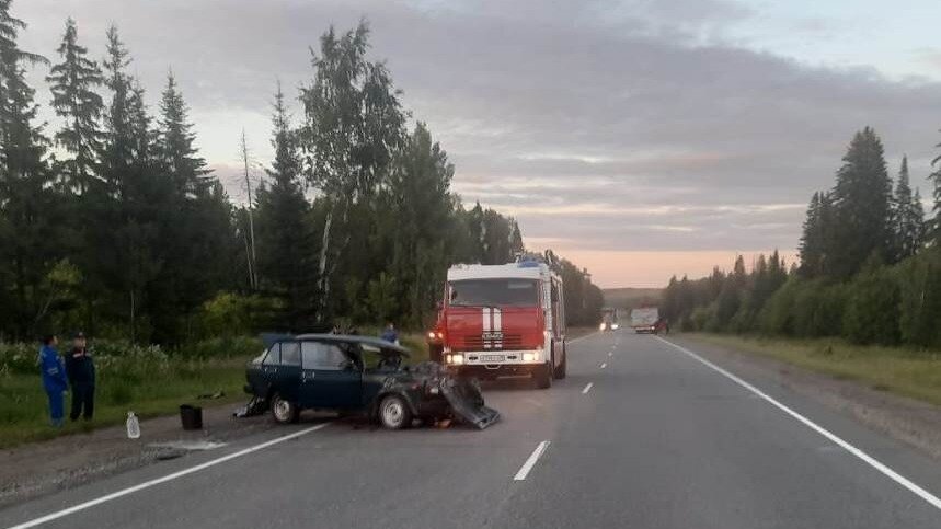     Пожилой водитель автомобиля ВАЗ-21074 погиб в результате столкновения с грузовиком MAN в Можгинском районе. Об этом сообщает УГИБДД МВД по Удмуртской Республике.