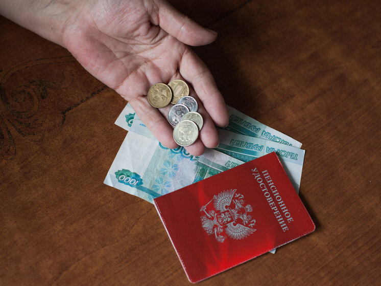 ЕСЛИ КАКИЕ-ТО ИЗМЕНЕНИЯ ПРОИСХОДЯТ У ПЕНСИОНЕРА, ОНИ ВСЕ ОТРАЖАЮТСЯ В БАЗЕ ДАННЫХ СОЦИАЛЬНОГО ФОНДА. ФОТО: BALTPHОTO/ ОЛЬГА АНДРОСОВ 