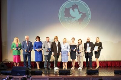    Вручение знаков отличия и благодарностей общественным помощникам ©пресс-служба Уполномоченного по правам человека в Московской области