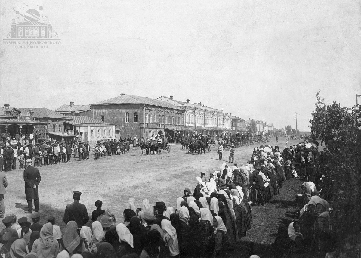 Парад вольной пожарной дружины на 82-ю годовщину Дня самовыкупа ижевских крестьян. 10 (23) июня 1914 года. Фото Ивана Филатова