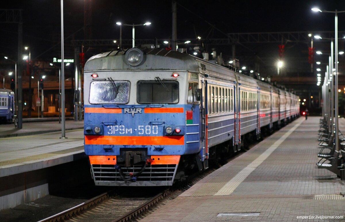 Минск пассажирский минское море. Эд4мк 0112. Минск-пассажирский. 732б Гродно Минск-пассажирский. Минск пассажирский погранконтроль.