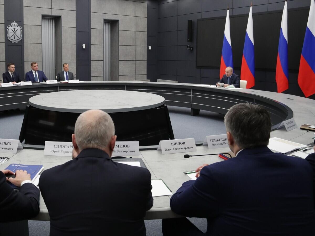    Президент РФ Владимир Путин проводит совещание с руководителями организации оборонно-промышленного комплекса в Туле© РИА Новости / Пресс-служба Президента РФ