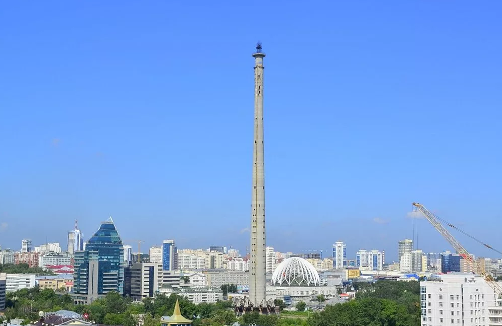 Недостроенная телебашня в екатеринбурге. Вышка екатеринбург. Башня недостроенная екатеринбург. Телебашня екатеринбург. Телебашня екатеринбург маяк.