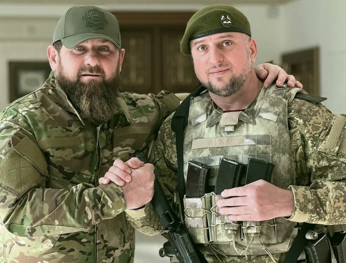 Из открытых источников в интернете. Глава Чечни Рамзан Кадыров и командир «Ахмат» Апти Алаудинов. 