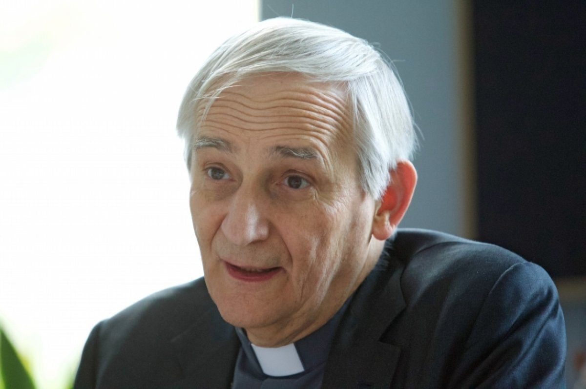    Посланник папы римского обсудил с Ушаковым контакты России и Украины