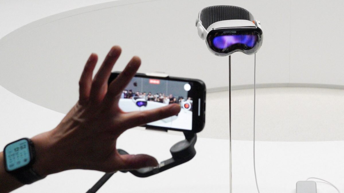    Фото: REUTERS/Loren Elliott Август Макаров