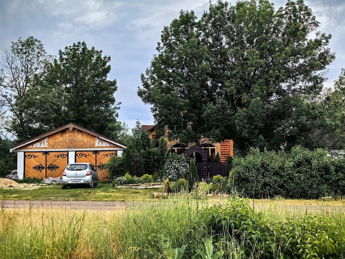 резными домиками