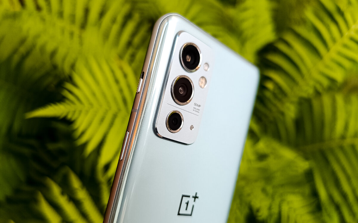Толщина OnePlus 9RT составляет 8.29 мм, а вес 198.5 г