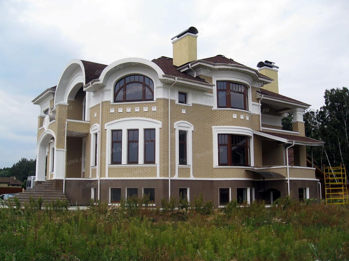 Проект двухэтажного дома 786 м2 в стиле барокко с цокольным этажом, сауной и двухместным гаражом - PA-14