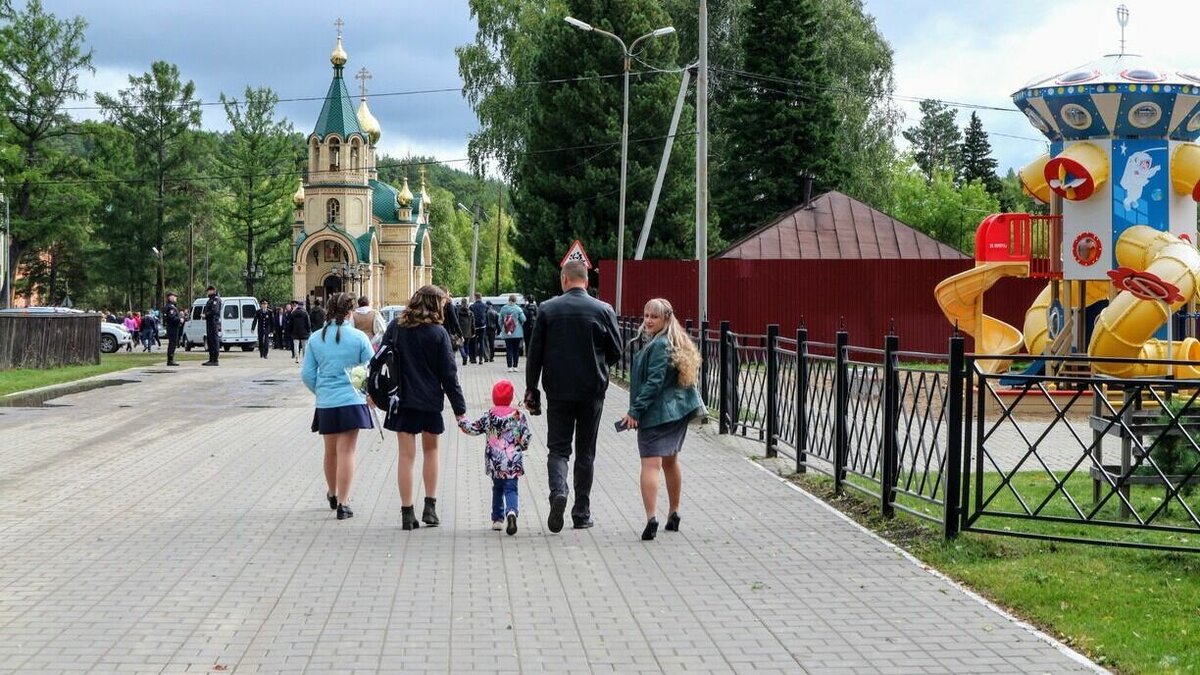     Их выбрали как пример укрепления института семьи.