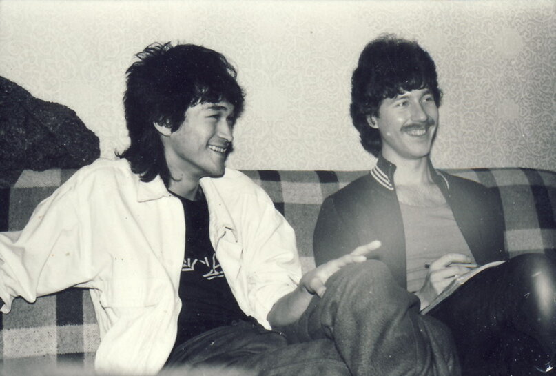 Виктор Цой и Александр Старцев. Во время интервью. 1985 год. Фото Наташи Васильевой.