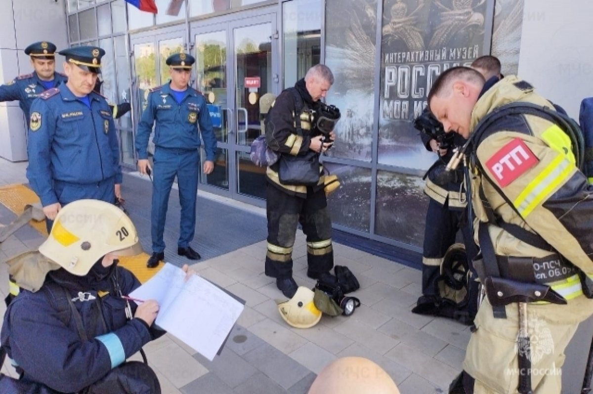    В волгоградском МЧС объяснили десант пожарных у музея в пойме Царицы 6 мая