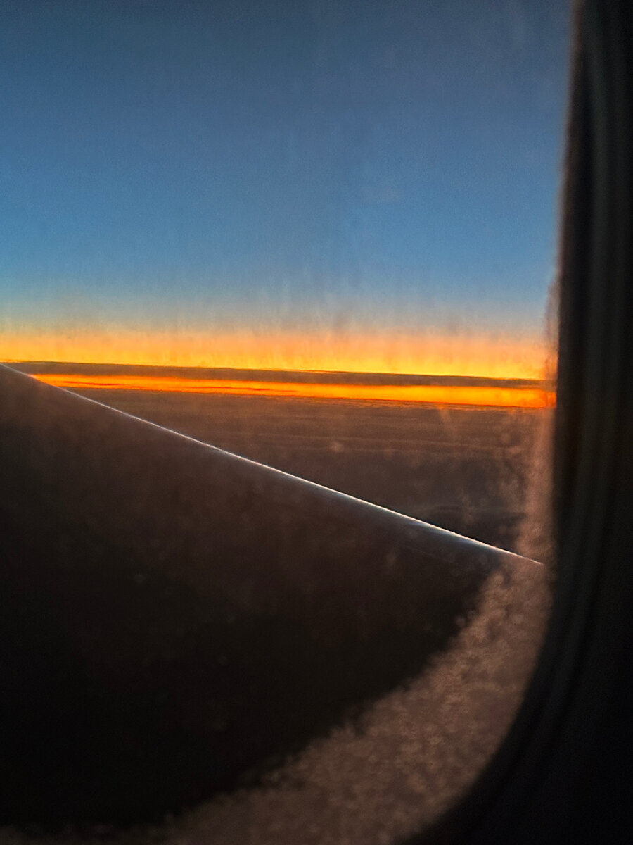 Земля в иллюминаторе 