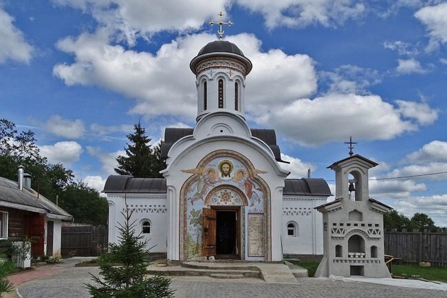      Церковь в честь иконы Богородицы "Знамение"
