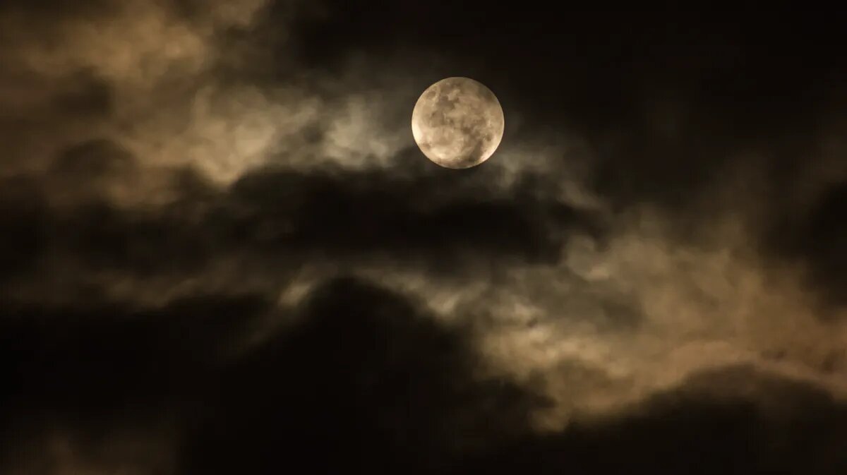 Велесова ночь со вторника на среду. Фото: www.piqsels.com