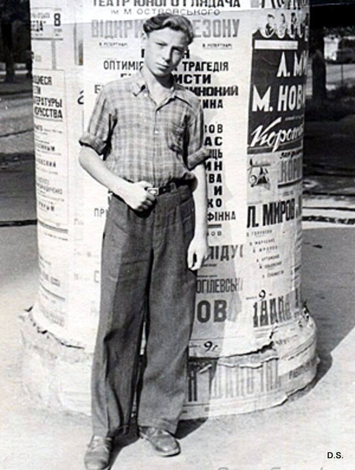 Молодой Валера Ободзинский.