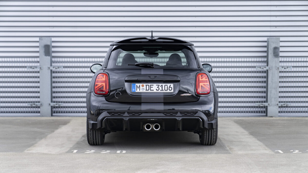    MINI John Cooper Works 1to6 Edition. Фото BMW