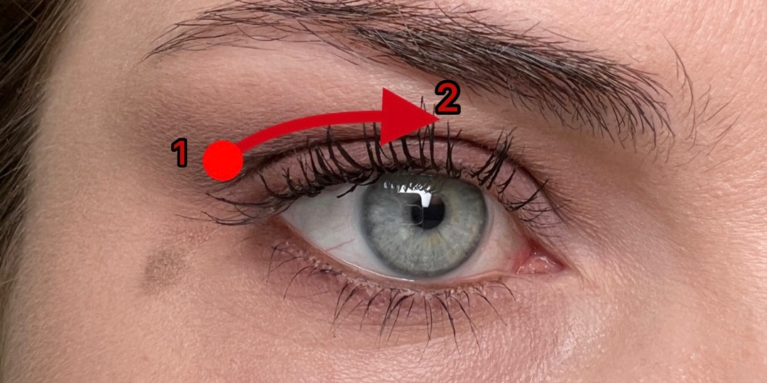 Эту ошибку чаще всего вижу у женщин с нависшим веком! Показываю, как легко её исправить