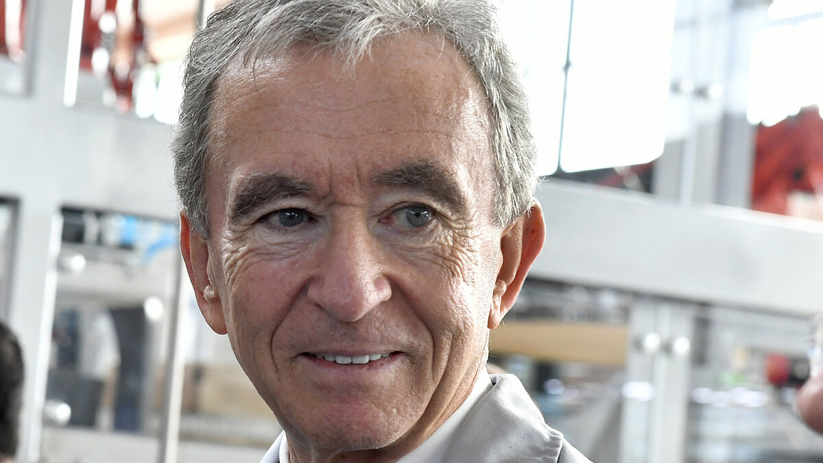    Президент группы компаний Louis Vuitton Moët Hennessy Бернар Арно© AFP / GEORGES GOBET