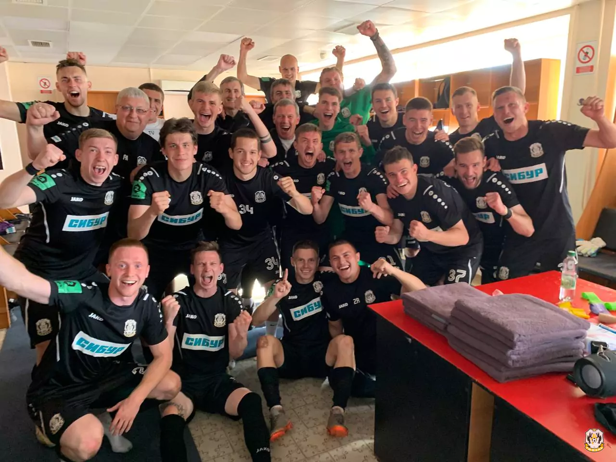 После победы в Перми. Фото с сайта ФК Тюмень