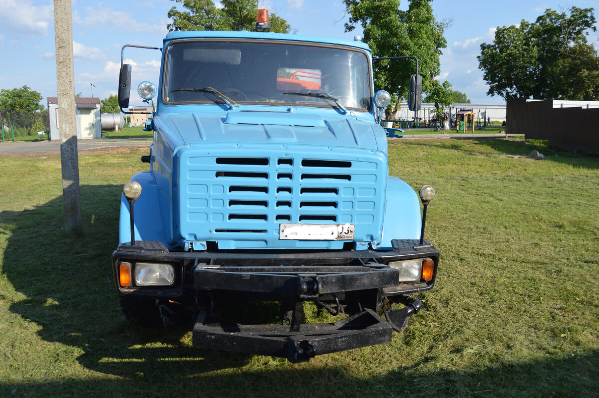 Фото автора. Май 2023. Помогите автору, какой марки эта машина?