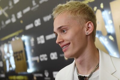    Блогер, актер Даня Милохин на красной дорожке перед началом концерта-закрытия 5-го международного музыкального фестиваля "Жара" в Crocus City Hall в Москве. ©Кирилл Каллиников РИА Новости