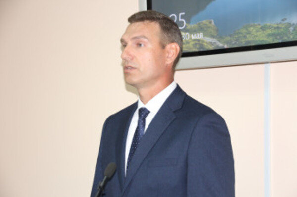    В Новотроицке избрали нового главу. Им стал директор по соцвопросам «Уральской Стали» Денис Меньшиков