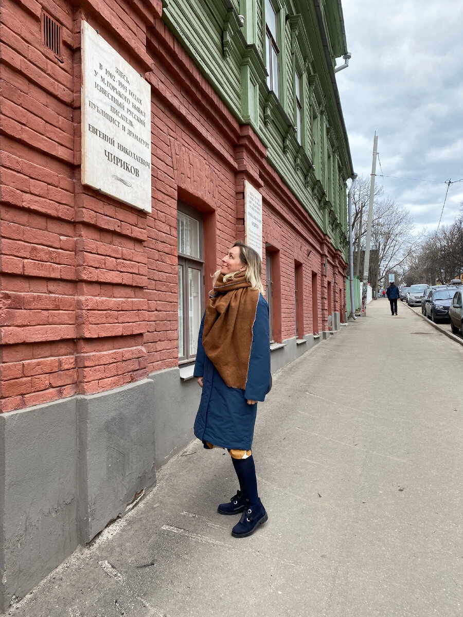 Фото автора. Весь фасад дома - в мемориальных досках 