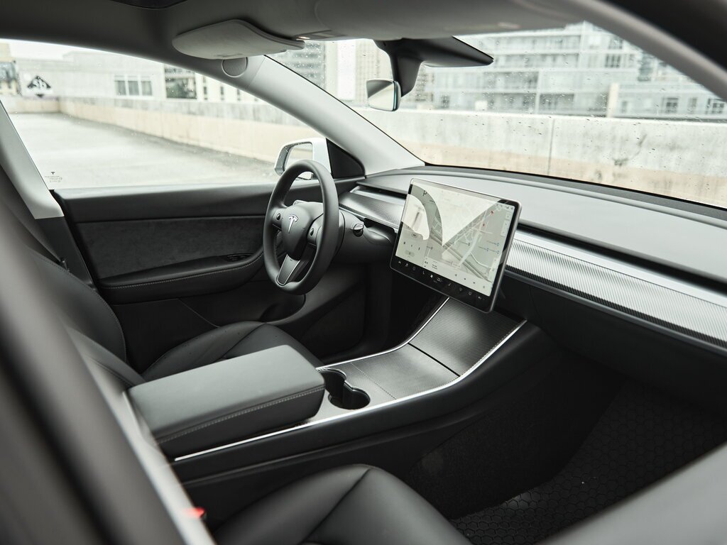     Салон Tesla Model Y