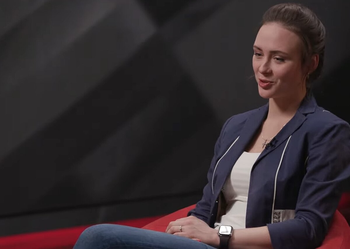 Софья Федченко в студии ютуб-канала PROжизнь