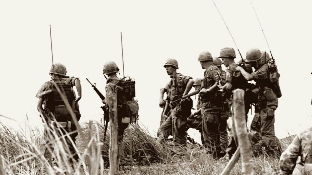 Группа управления из 101-й воздушно-десантной дивизии на перевале Мангянг в начале операции «Нагорье», 26 августа 1965 года