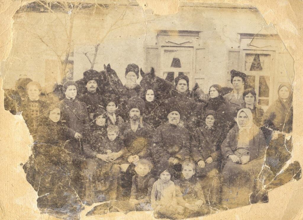 Проводы в армию казака станицы Суворовской Семёна Васильевича Вербицкого (здесь и далее из архива автора)