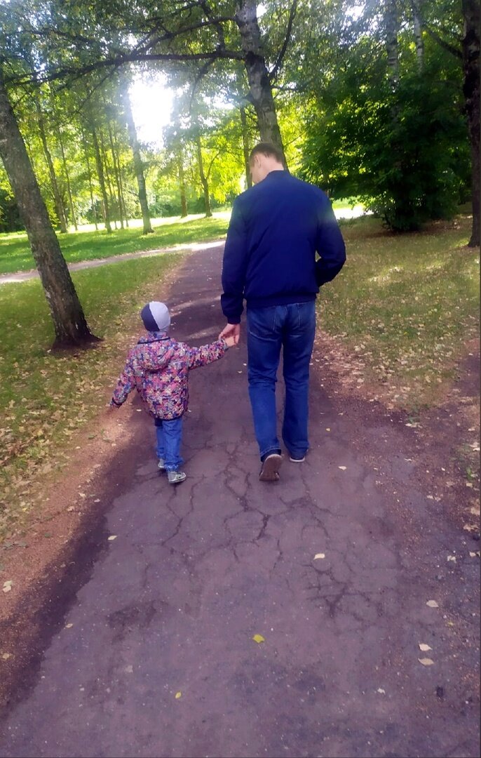 Папа с сыном.