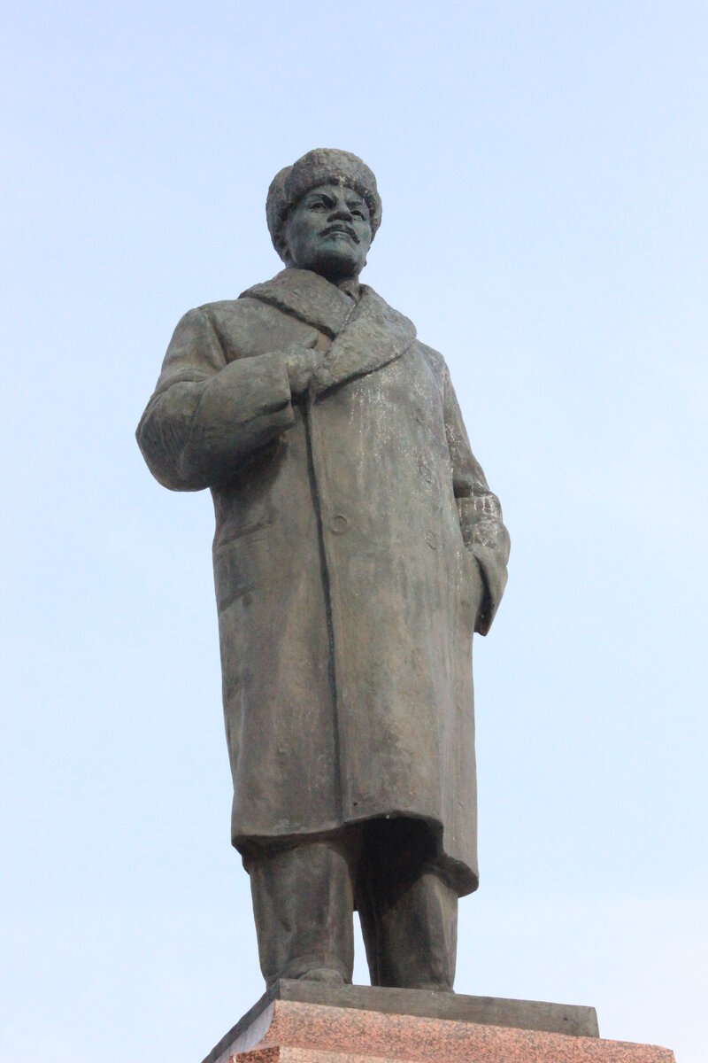 Памятник Ленину в Рыбинске