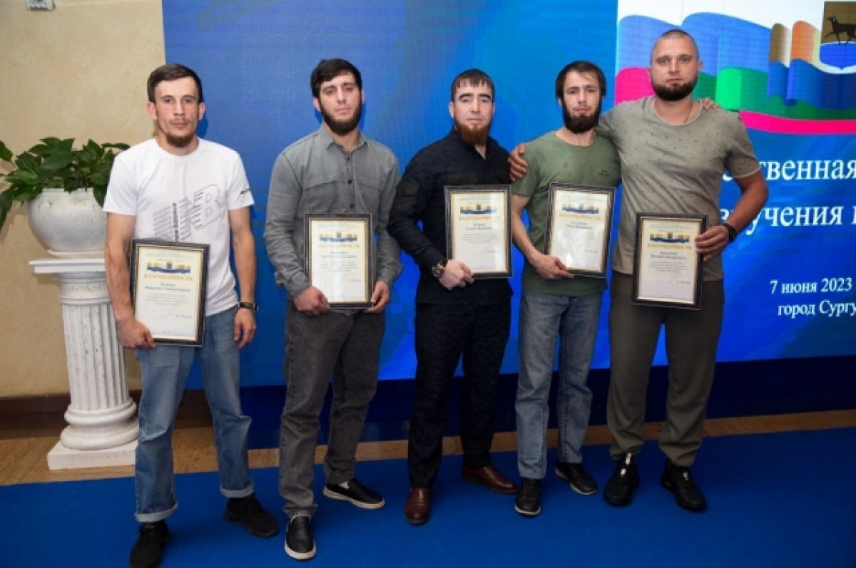    Нариман Идиков, Гелани Бутиев, Курбан Магомедов, Омар Раджабов и Валерий Крупенин самостоятельно начали выводить жителей из горящего дома.