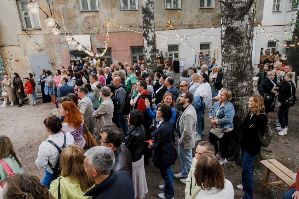 В Твери ТЮЗ в честь финиша 90 сезона закатил вечеринку под открытым небом