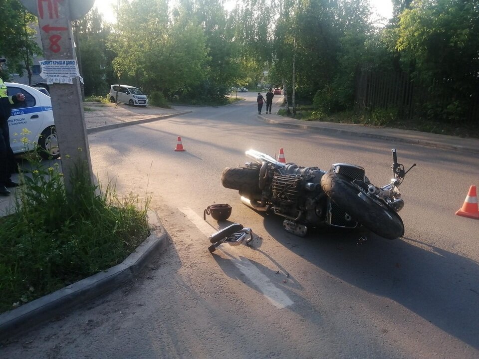 Водитель сбил мотоциклиста и получил по заслугам