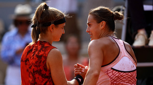    Каролина Мухова и Арина Соболенко. Reuters