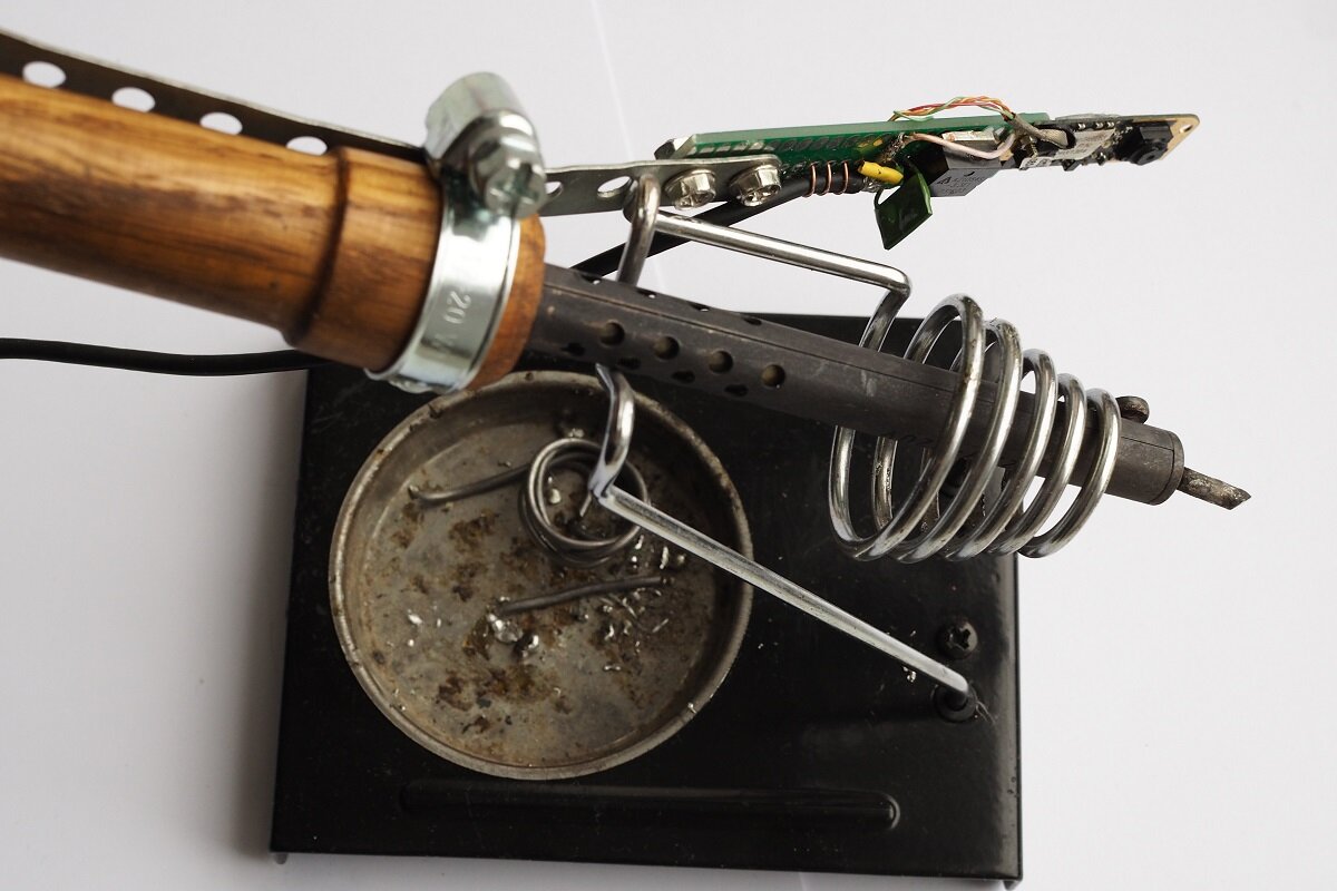 К малому паяльнику можно присобачить web-камеру от ноутбука, а к большому подойдёт камера от настольного ПК