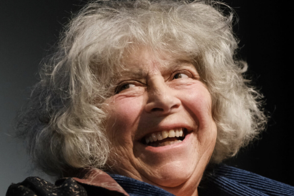     «Я ненавижу свою большую грудь»: 82-летняя звезда «Гарри Поттера» Мириам Маргулис снялась обнаженной для модного глянца